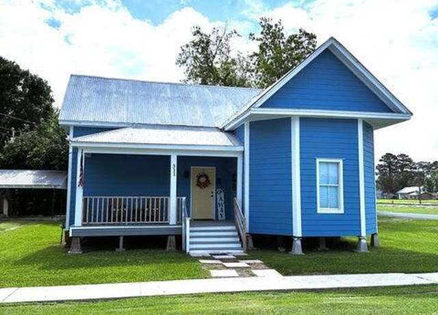 Property at 311 S Guegnon St, Abbeville, LA 70510, 2 beds, 1 bath