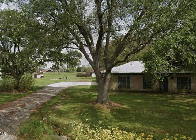 Property at 915 Youngsville Hwy, Lafayette, LA 70508, 8 beds, 4 baths
