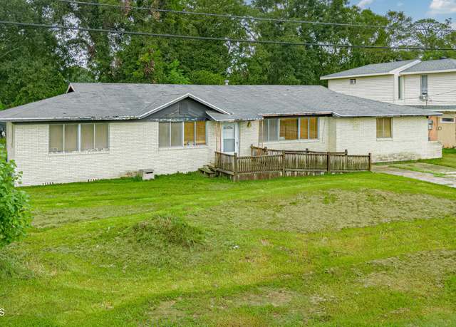 Property at 1212 Field St, New Iberia, LA 70560, 3 beds, 2 baths