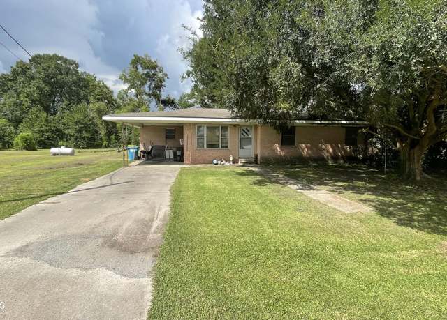 Property at 1128 Patin Rd, Breaux Bridge, LA 70517, 3 beds, 1 bath