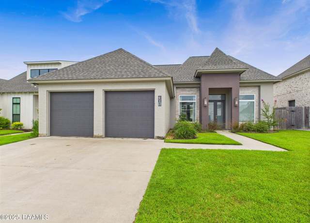 Property at 301 Redfern St, Lafayette, LA 70508, 3 beds, 2.5 baths