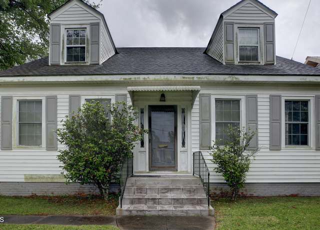 Property at 627 Weeks St, New Iberia, LA 70560, 3 beds, 3 baths