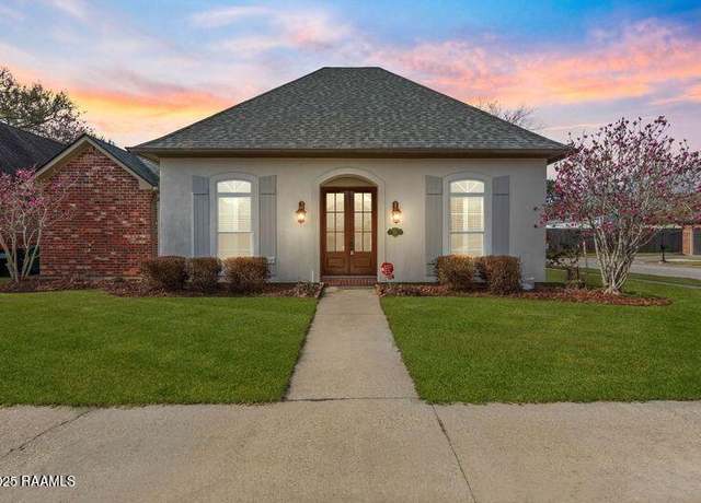 Property at 100 Shumard Dr, Lafayette, LA 70508, 3 beds, 2.5 baths