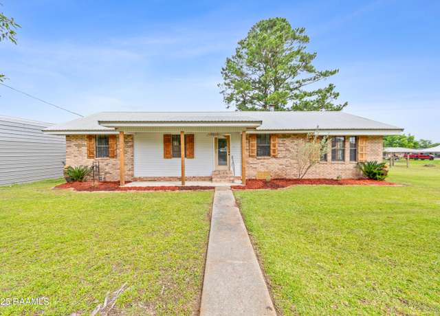 Property at 1046 Helen St, St. Martinville, LA 70582, 3 beds, 2 baths