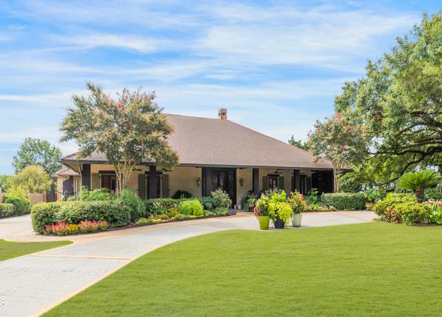 Property at 301 Beverly Dr, Lafayette, LA 70503, 5 beds, 4 baths