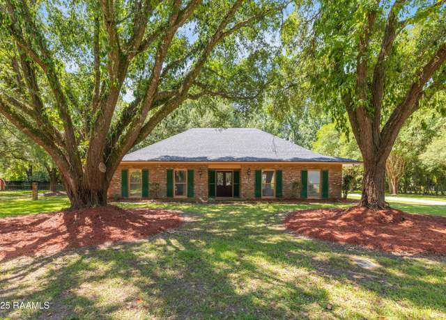 Property at 201 W Eleanor St, Opelousas, LA 70570, 3 beds, 2 baths