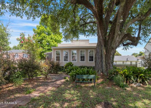 Property at 625 S Weeks St, New Iberia, LA 70560, 3 beds, 3 baths