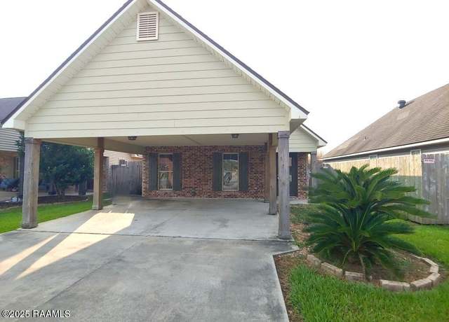 Property at 120 Acacia Ln, Abbeville, LA 70510, 3 beds, 2 baths