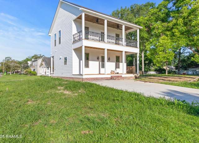 Property at 811 N Ave I, Crowley, LA 70526, 3 beds, 2.5 baths