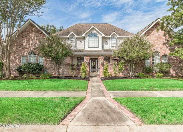 Property at 204 Parliament Dr, Lafayette, LA 70506, 4 beds, 3.5 baths