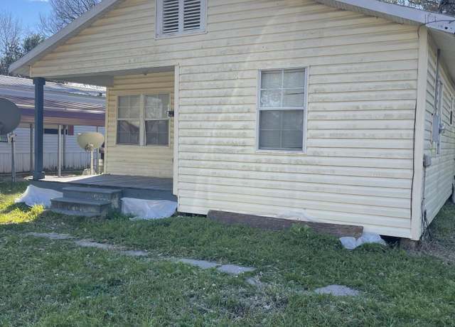 Property at 135 Longfellow St, St. Martinville, LA 70582, 3 beds, 2 baths