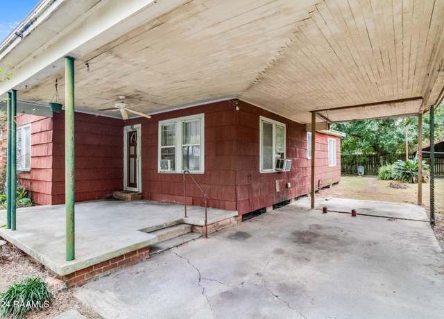 Property at 106 Sylvia St, Lafayette, LA 70506, 2 beds, 1 bath