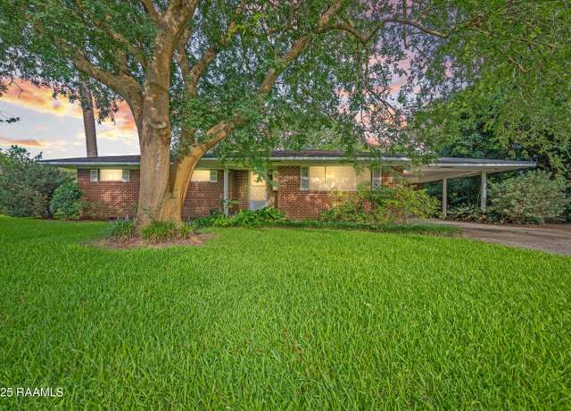 Property at 2400 Louisiana Dr, New Iberia, LA 70560, 3 beds, 2 baths