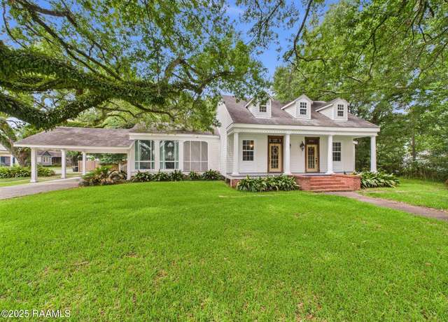 Property at 544 E Main St, New Iberia, LA 70560, 5 beds, 4 baths