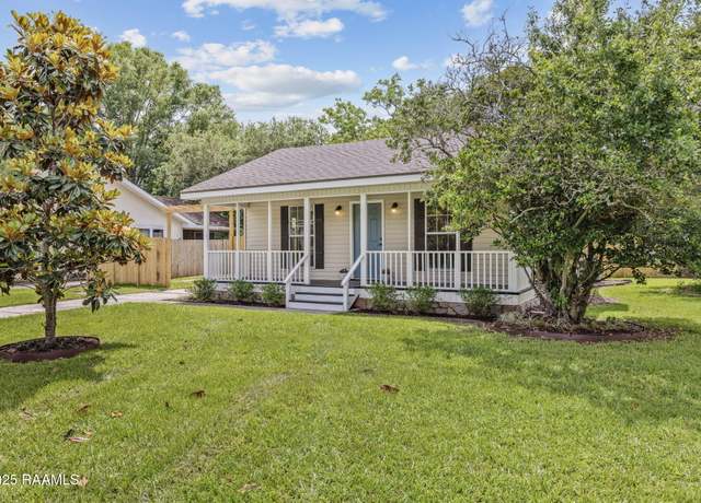 Property at 100 Southfork Dr, Youngsville, LA 70592, 3 beds, 2 baths