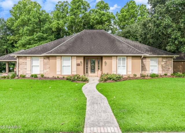 Property at 2424 Vista Dr, Opelousas, LA 70570, 3 beds, 2.5 baths