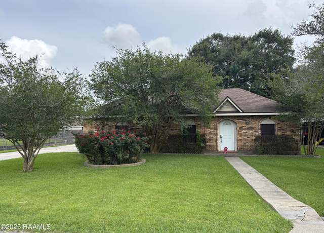 Property at 605 Paris St, Lafayette, LA 70506, 3 beds, 2 baths