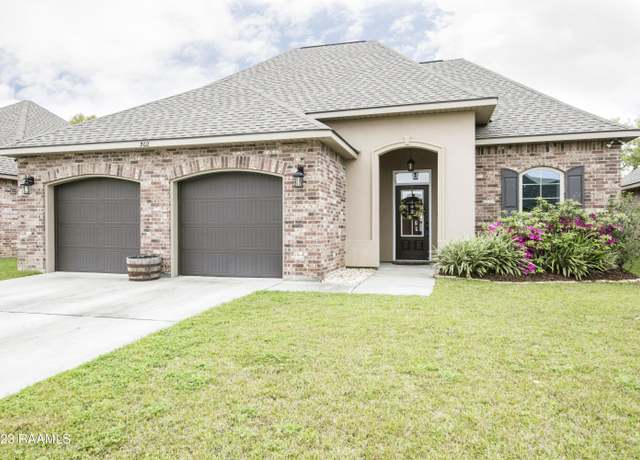 Property at 302 Rocky Ridge St, Youngsville, LA 70592, 3 beds, 2 baths