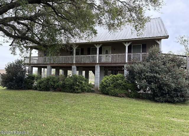 Property at 603 Country Dr, Delcambre, LA 70528, 3 beds, 2.5 baths