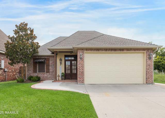 Property at 103 S Lakepointe Dr, Lafayette, LA 70506, 3 beds, 2 baths