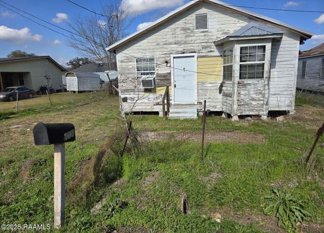 Property at 714 Governor Mouton St, St. Martinville, LA 70582, 3 beds, 1 bath