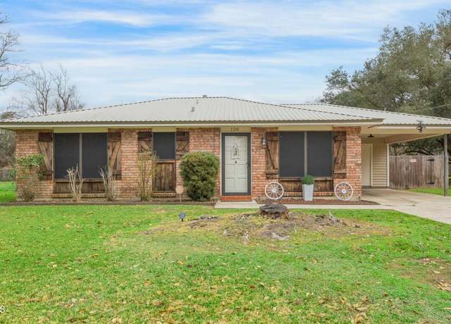 Property at 126 Santa Ines St, New Iberia, LA 70563, 3 beds, 1.5 baths