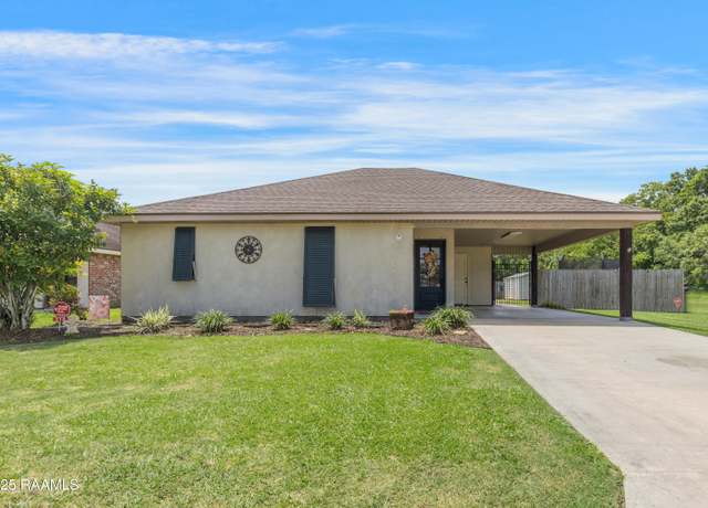 Property at 315 Santiago Dr, New Iberia, LA 70563, 3 beds, 2 baths