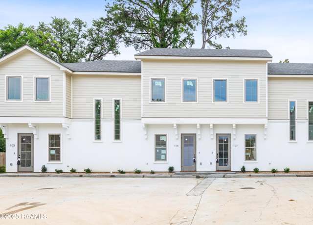Property at 203 Oaks Archway Rd, Lafayette, LA 70508, 2 beds, 2.5 baths