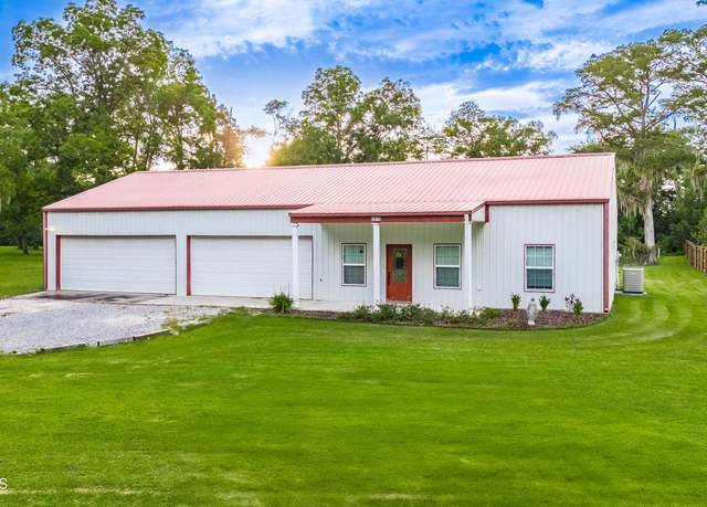 Property at 1020 Cormier Dr, Breaux Bridge, LA 70517, 2 beds, 2 baths