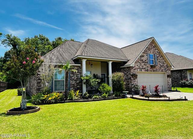 Property at 209 Ouachita Dr, Lafayette, LA 70506, 4 beds, 2 baths