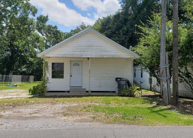 Property at 1814 E Lafayette St, Abbeville, LA 70510, 2 beds, 1 bath