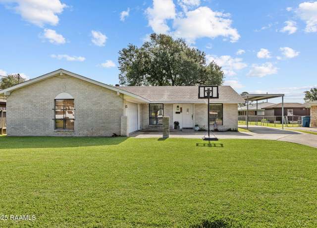 Property at 406 N Louise St, Jennings, LA 70546, 4 beds, 2 baths