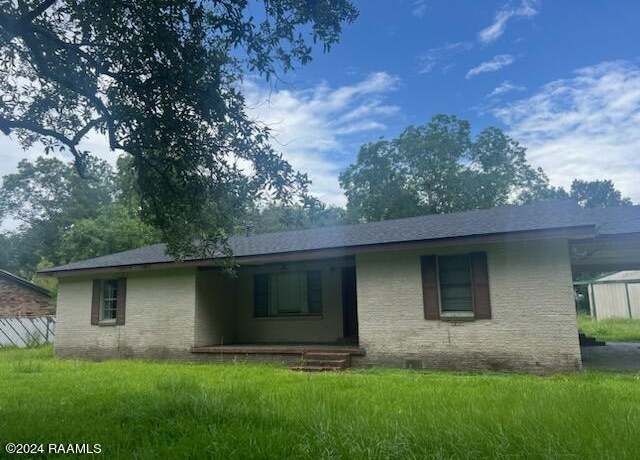 Property at 213 Robitaille Rd, New Iberia, LA 70560, 3 beds, 2 baths