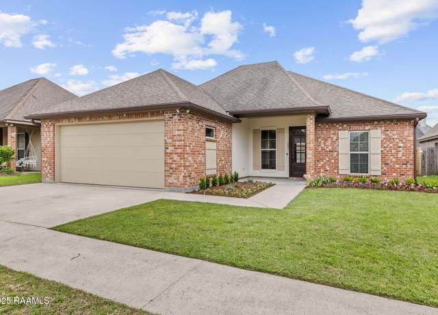 Property at 102 Anaheim Ln, Lafayette, LA 70508, 3 beds, 2 baths