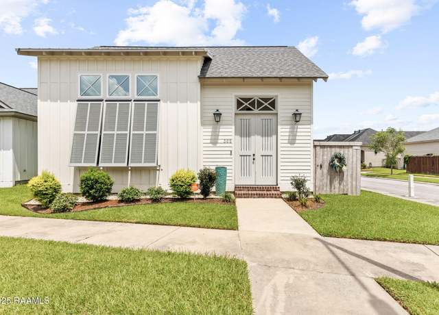 Property at 305 Bourdette Dr, Lafayette, LA 70507, 3 beds, 2 baths