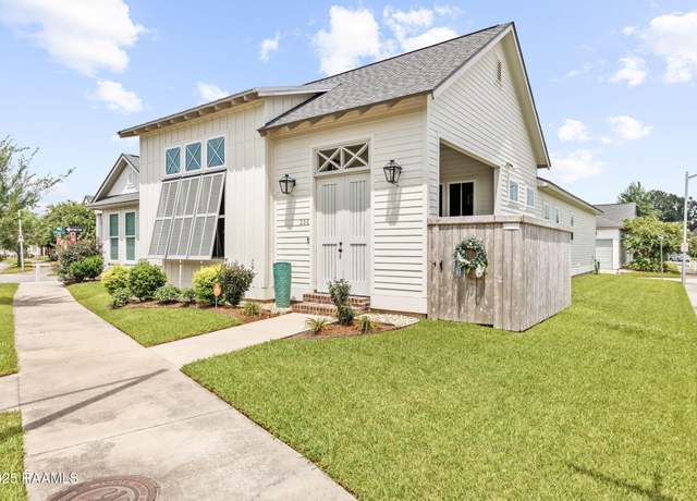 Property at 305 Bourdette Dr, Lafayette, LA 70507, 3 beds, 2 baths