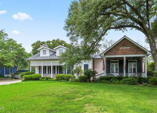 Property at 1414 E Bayou Pkwy, Lafayette, LA 70508, 4 beds, 4 baths