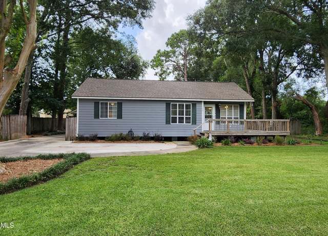 Property at 106 Paris St, Lafayette, LA 70506, 2 beds, 2 baths