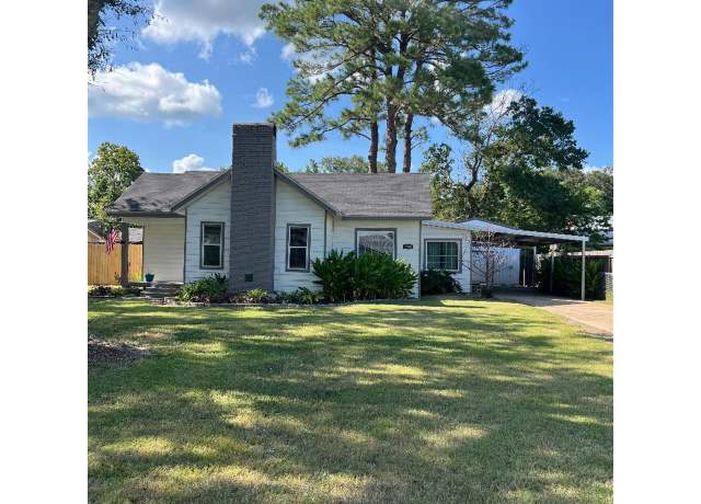 Property at 1040 Wilkins St, Arnaudville, LA 70512, 3 beds, 2 baths
