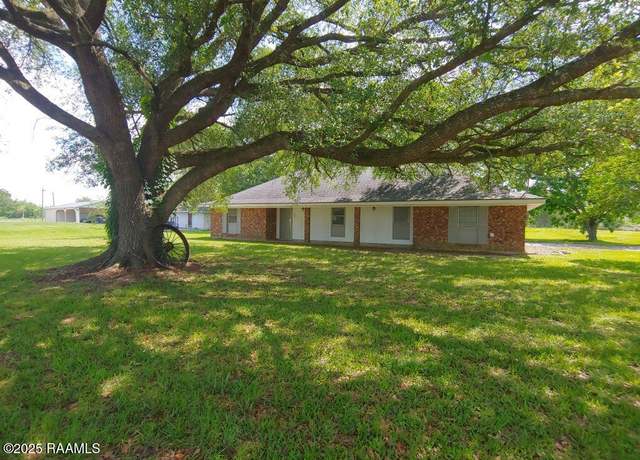 Property at 121 Ulysse Rd, Lafayette, LA 70506, 3 beds, 2 baths