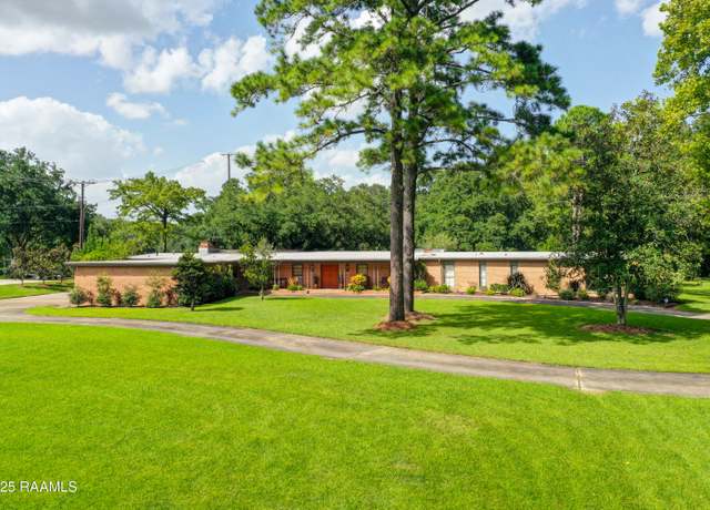 Property at 665 E Main St, New Iberia, LA 70560, 5 beds, 3.5 baths
