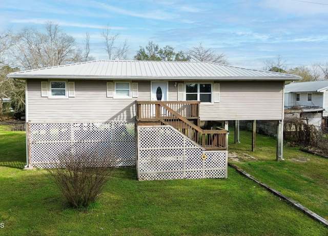 Property at 4817 Anchor Dr, New Iberia, LA 70560, 3 beds, 2 baths