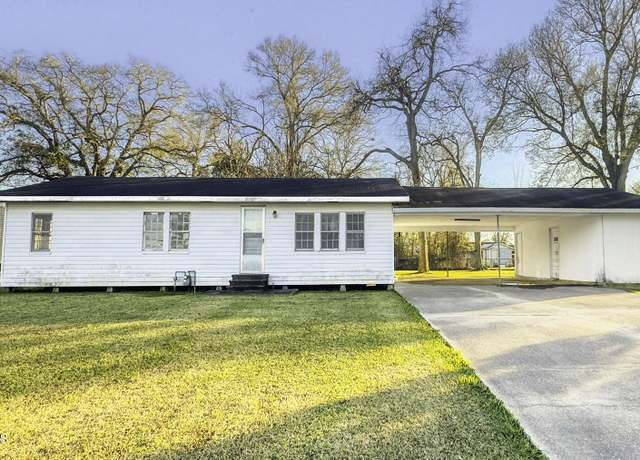 Property at 1716 Prairie Ave, Abbeville, LA 70510, 3 beds, 2 baths
