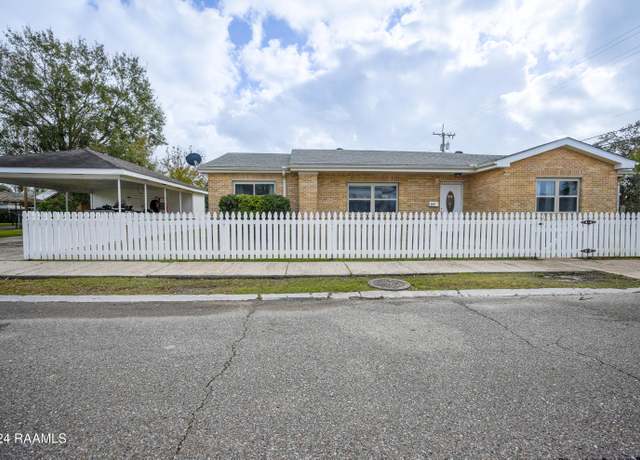 Property at 800 N Everett St, Morgan City, LA 70380, 3 beds, 2 baths