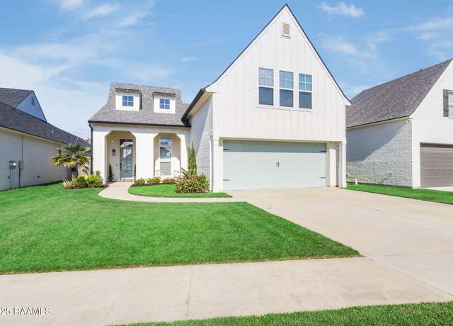 Property at 206 San Domingo Dr, Youngsville, LA 70592, 4 beds, 3 baths