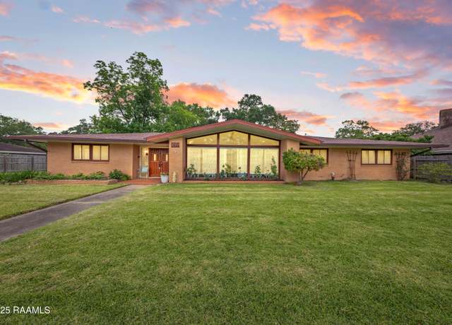 Property at 630 W Peach Ave, Eunice, LA 70535, 4 beds, 3.5 baths