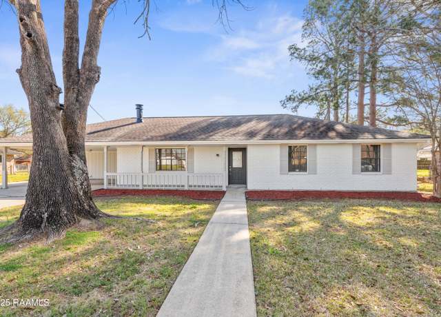 Property at 210 Cajun St, Broussard, LA 70518, 3 beds, 2 baths