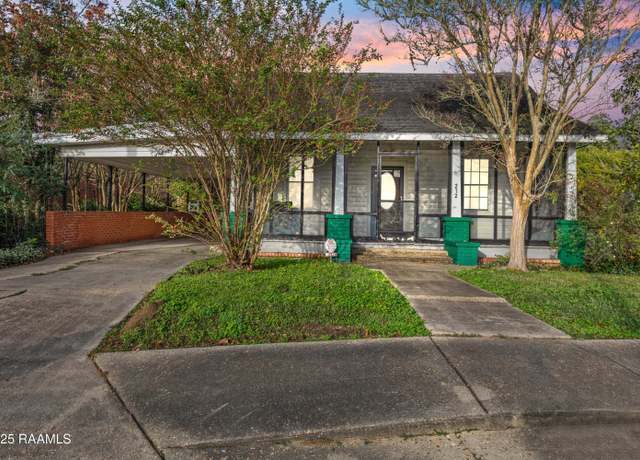 Property at 212 S Jefferson St, Abbeville, LA 70510, 5 beds, 2 baths