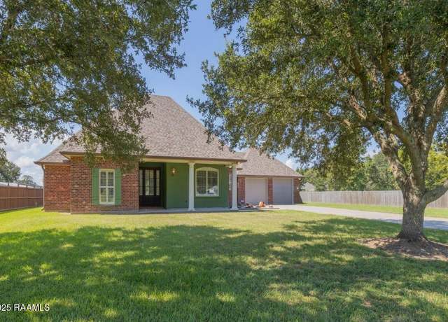 Property at 114 E Musique Rd, Carencro, LA 70520, 3 beds, 2.5 baths