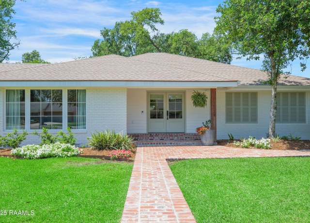 Property at 1022 Roselawn Dr, Lafayette, LA 70503, 4 beds, 3 baths